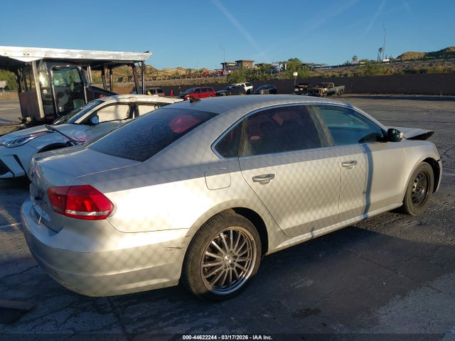 2013 Volkswagen Passat 2.5l Se მანქანა იყიდება აუქციონზე, vin: 1VWBP7A35DC037715, აუქციონის ნომერი: 44622244
