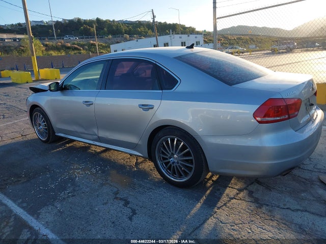 2013 Volkswagen Passat 2.5l Se მანქანა იყიდება აუქციონზე, vin: 1VWBP7A35DC037715, აუქციონის ნომერი: 44622244