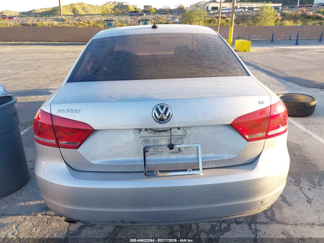 2013 Volkswagen Passat 2.5l Se მანქანა იყიდება აუქციონზე, vin: 1VWBP7A35DC037715, აუქციონის ნომერი: 44622244