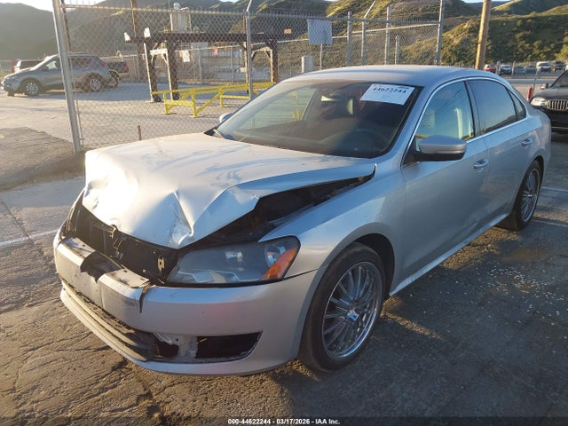 2013 Volkswagen Passat 2.5l Se მანქანა იყიდება აუქციონზე, vin: 1VWBP7A35DC037715, აუქციონის ნომერი: 44622244