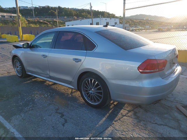 2013 Volkswagen Passat 2.5l Se მანქანა იყიდება აუქციონზე, vin: 1VWBP7A35DC037715, აუქციონის ნომერი: 44622244