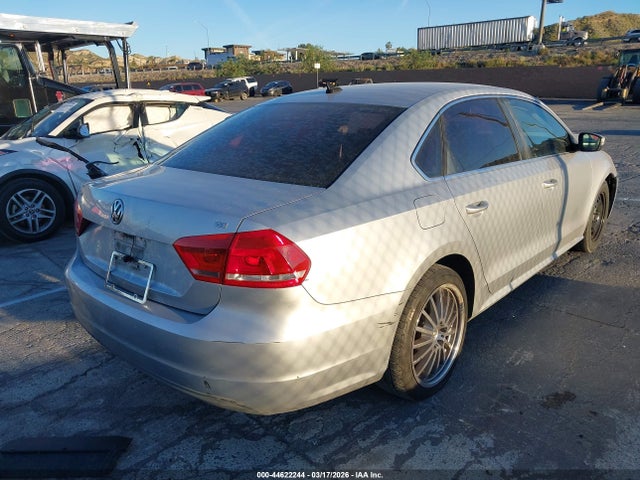2013 Volkswagen Passat 2.5l Se მანქანა იყიდება აუქციონზე, vin: 1VWBP7A35DC037715, აუქციონის ნომერი: 44622244
