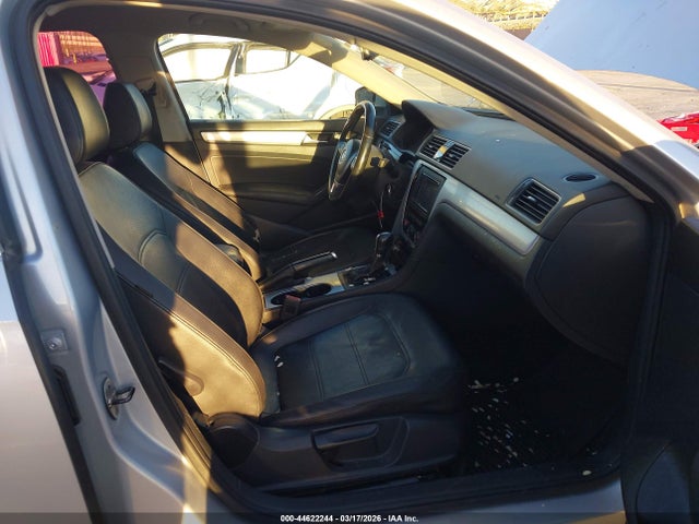 2013 Volkswagen Passat 2.5l Se მანქანა იყიდება აუქციონზე, vin: 1VWBP7A35DC037715, აუქციონის ნომერი: 44622244