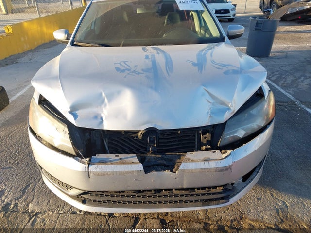 2013 Volkswagen Passat 2.5l Se მანქანა იყიდება აუქციონზე, vin: 1VWBP7A35DC037715, აუქციონის ნომერი: 44622244