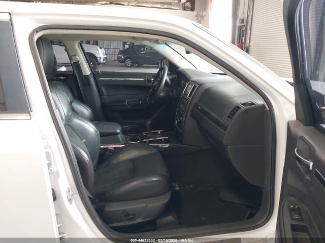 2010 CHRYSLER 300C 2C3CA9CT7AH328909 Photo 4