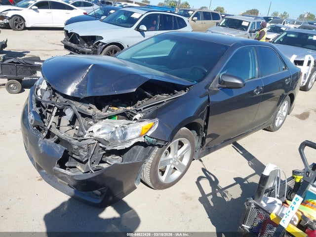 4T1BF1FK2EU764899 Toyota CAMRY SE