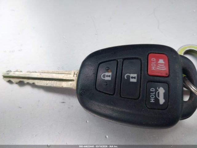 2T1BURHE8HC931204 Toyota COROLLA LE