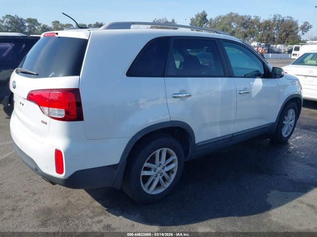 KIA SORENTO LX 2015 5XYKT4A68FG593085 Image 4