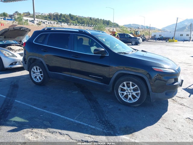 1C4PJLCB0GW114341 Jeep Cherokee Latitude