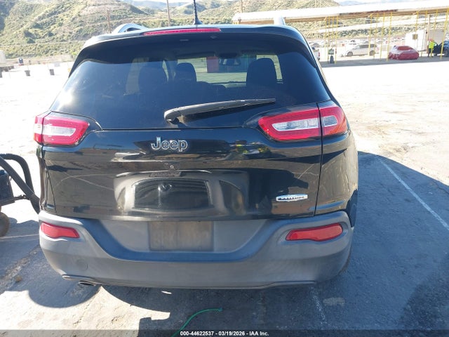 1C4PJLCB0GW114341 Jeep Cherokee Latitude