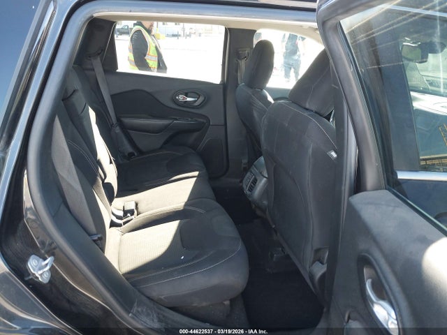 1C4PJLCB0GW114341 Jeep Cherokee Latitude