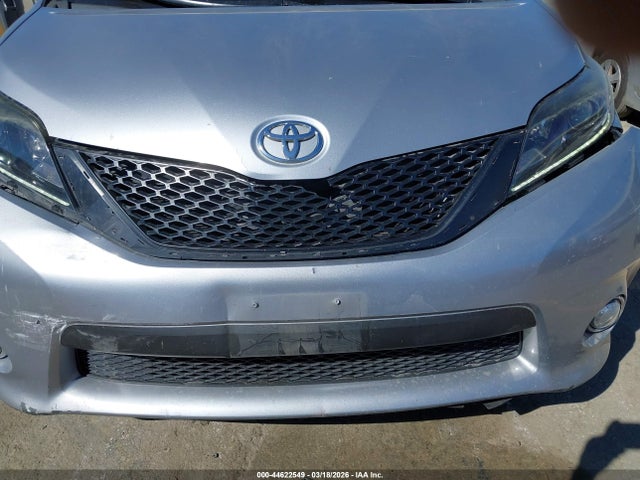 5TDXK3DC9FS660011 Toyota Sienna Se Premium 8 Passenger