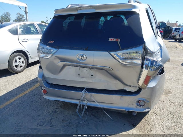 5TDXK3DC9FS660011 Toyota Sienna Se Premium 8 Passenger