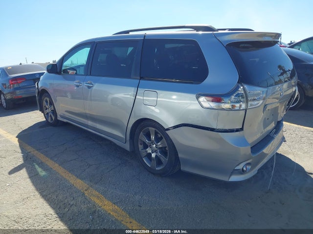 2015 TOYOTA SIENNA 5TDXK3DC9FS660011 Photo 2