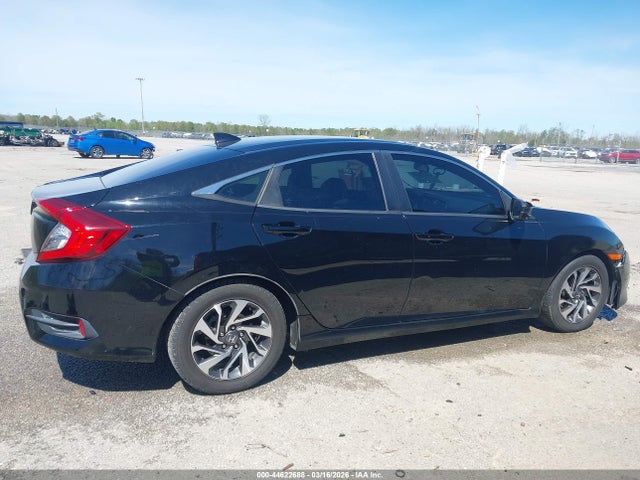 Продажа на аукционе авто 2017 Honda Civic Ex, vin: 19XFC2F77HE062404, номер лота: 44622688