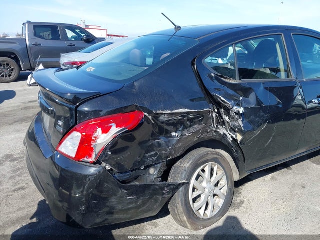 3N1CN7AP3JL879827 Nissan Versa 1.6 Sv