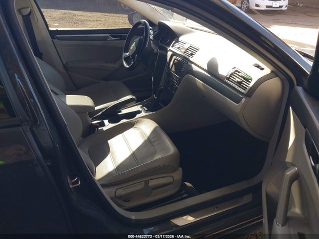 44622772 :رقم المزاد ، 1VWAA7A32JC019892 vin ، 2018 Volkswagen Passat 2.0t R-line/2.0t S مزاد بيع