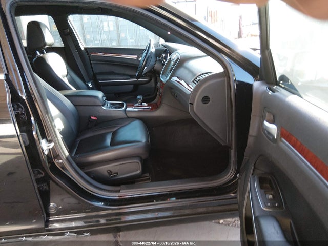 2013 Chrysler 300 Motown მანქანა იყიდება აუქციონზე, vin: 2C3CCAAG9DH588654, აუქციონის ნომერი: 44622784