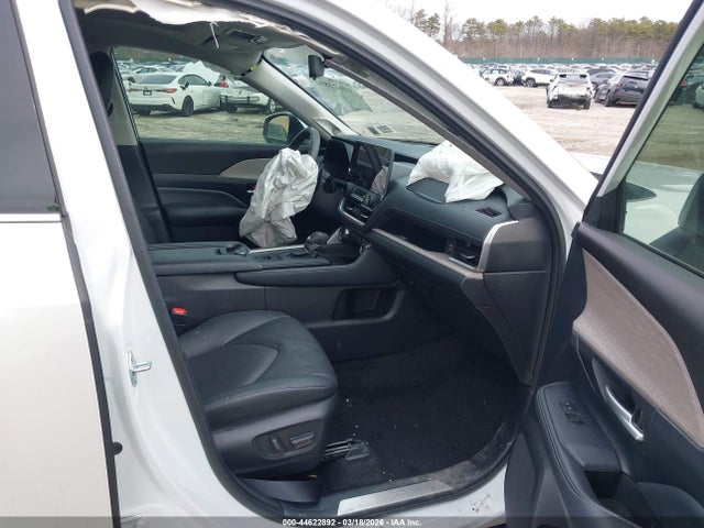 2024 TOYOTA GRAND HIGHLANDER 5TDAAAB50RS068583 Photo 4