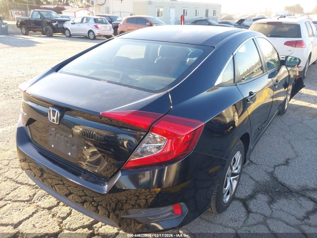 Honda Civic Lx 2018 2HGFC2F5XJH558338 Image 4