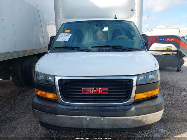44622951 :رقم المزاد ، 7GZ37TCG9JN005479 vin ، 2018 Gmc Savana Cutaway Work Van مزاد بيع