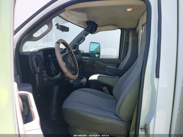 44622951 :رقم المزاد ، 7GZ37TCG9JN005479 vin ، 2018 Gmc Savana Cutaway Work Van مزاد بيع