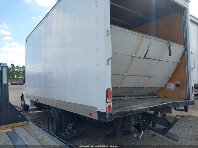 44622951 :رقم المزاد ، 7GZ37TCG9JN005479 vin ، 2018 Gmc Savana Cutaway Work Van مزاد بيع
