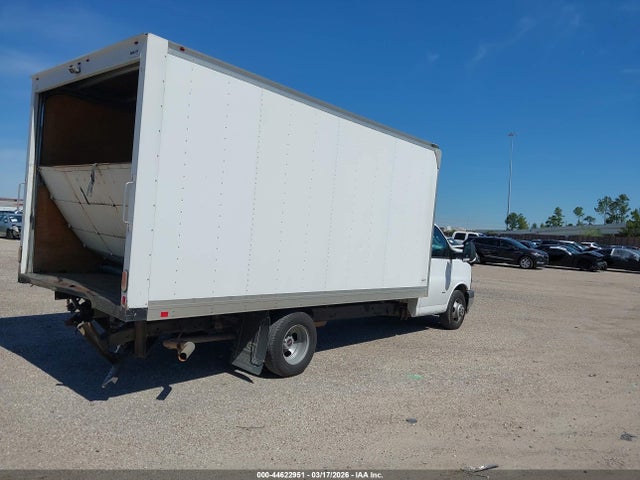 44622951 :رقم المزاد ، 7GZ37TCG9JN005479 vin ، 2018 Gmc Savana Cutaway Work Van مزاد بيع