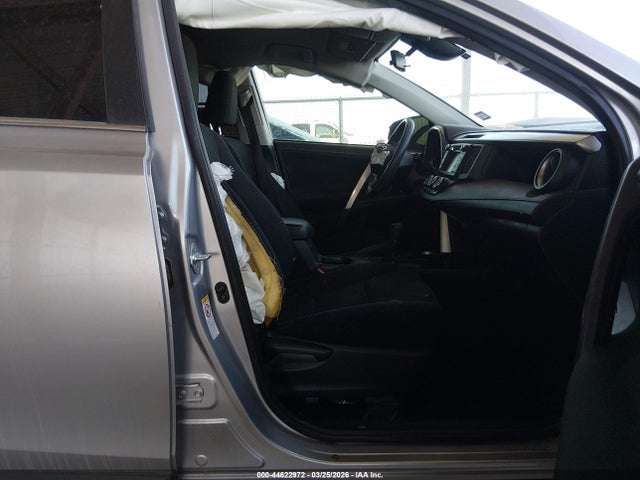 2018 TOYOTA RAV4 JTMZFREV3JJ175949 Photo 4