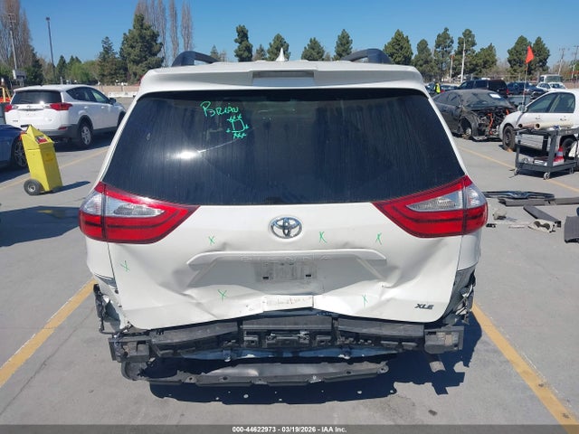 Toyota Sienna Xle 8 Passenger 2018 5TDYZ3DC3JS949247 Image 17