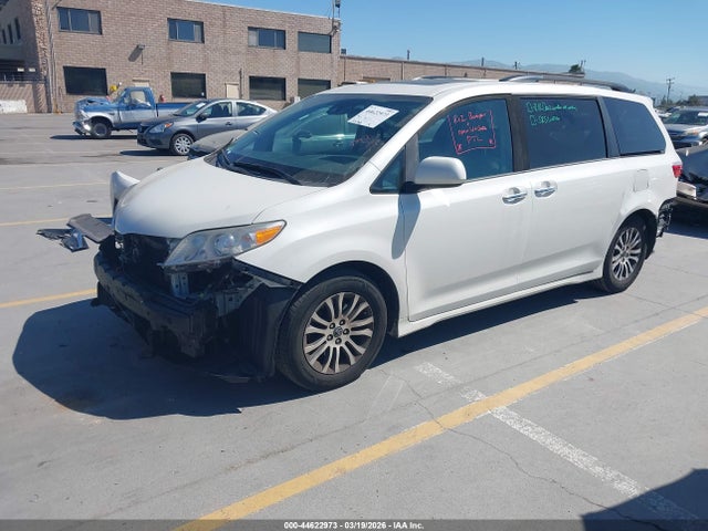 Toyota Sienna Xle 8 Passenger 2018 5TDYZ3DC3JS949247 Image 2