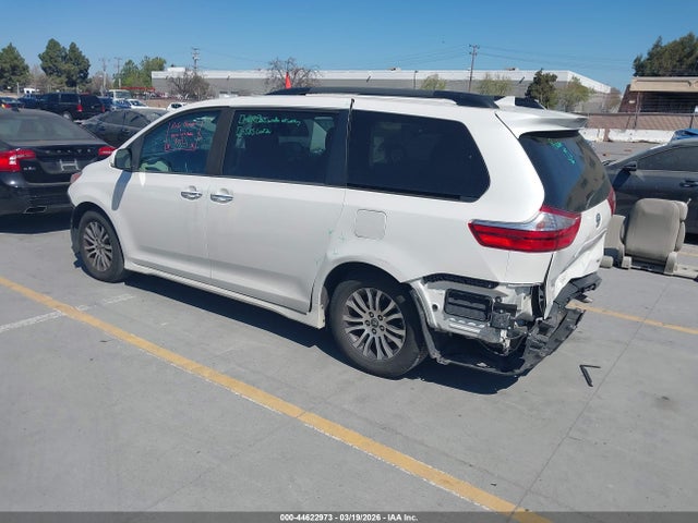 Toyota Sienna Xle 8 Passenger 2018 5TDYZ3DC3JS949247 Image 3