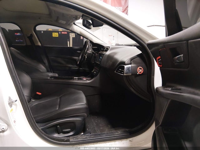 2018 JAGUAR XE SAJAR4FX0JCP36623 Photo 4