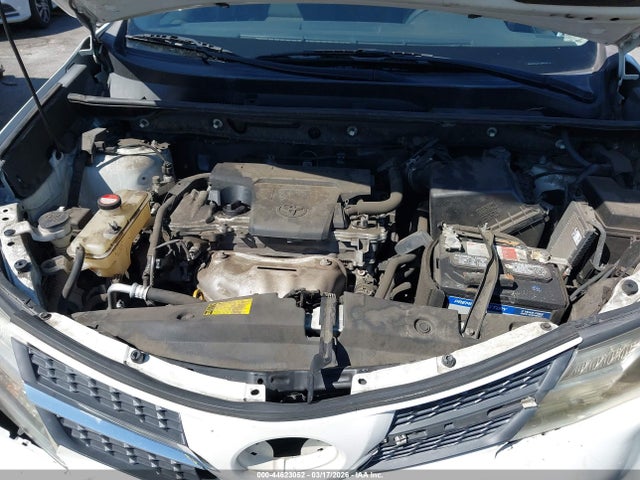 JTMBFREVXEJ005563 Toyota RAV4 LE