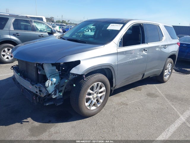 Chevrolet Traverse Ls 2018 1GNERFKW7JJ219850 Image 2