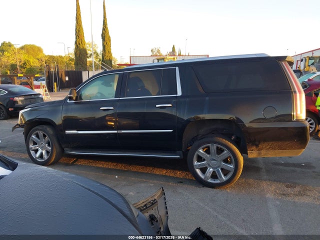 2020 Cadillac Escalade Esv 2wd Luxury მანქანა იყიდება აუქციონზე, vin: 1GYS3HKJ3LR217430, აუქციონის ნომერი: 44623156