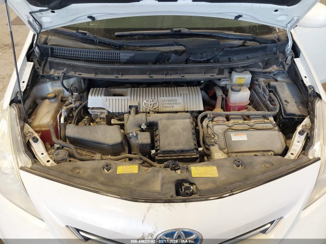 JTDZN3EUXE3332071 Toyota Prius V Five