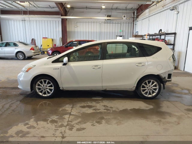 JTDZN3EUXE3332071 Toyota Prius V Five