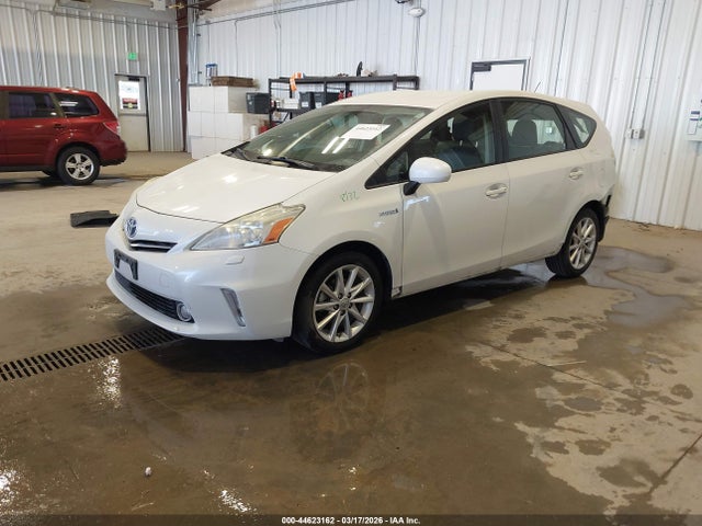 JTDZN3EUXE3332071 Toyota Prius V Five