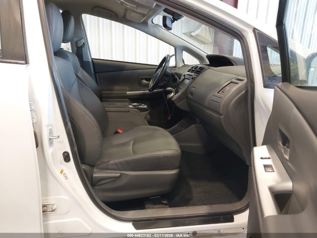 JTDZN3EUXE3332071 Toyota Prius V Five