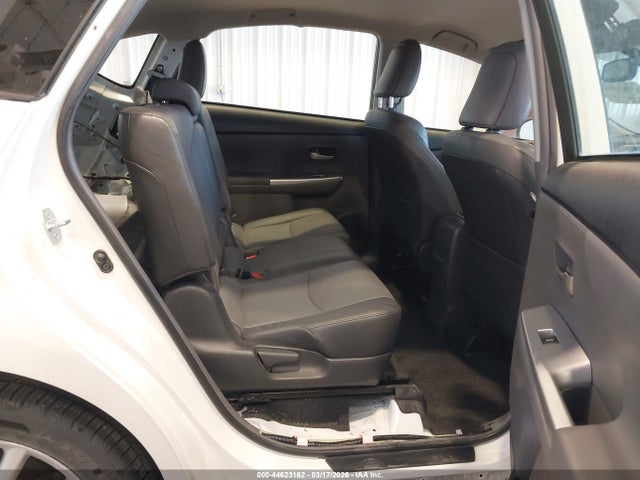 JTDZN3EUXE3332071 Toyota Prius V Five