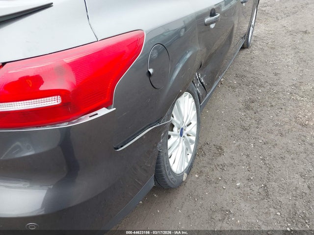 1FADP3J25HL264961 Ford Focus Titanium