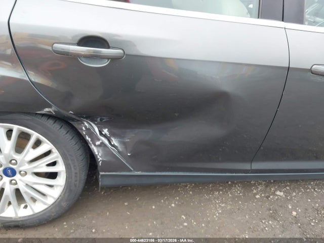 1FADP3J25HL264961 Ford Focus Titanium