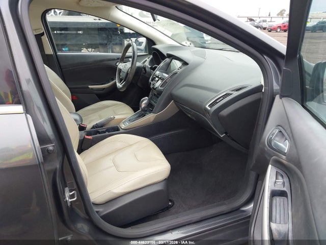 1FADP3J25HL264961 Ford Focus Titanium
