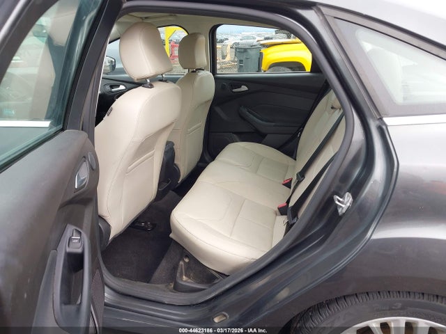 1FADP3J25HL264961 Ford Focus Titanium