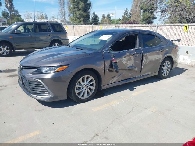 Toyota CAMRY LE 2022 4T1C11AK5NU656366 Image 2