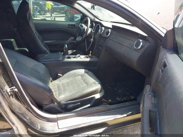 2005 FORD MUSTANG 1ZVFT82H555241823 Photo 4