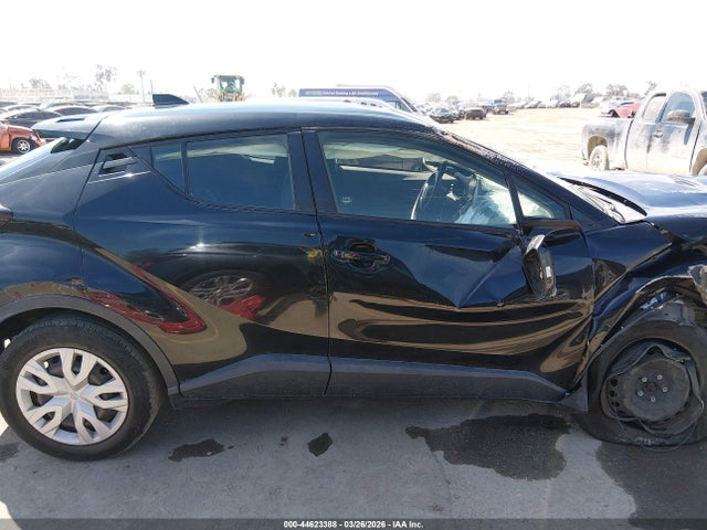 JTNKHMBX4L1090217 Toyota C-HR LE