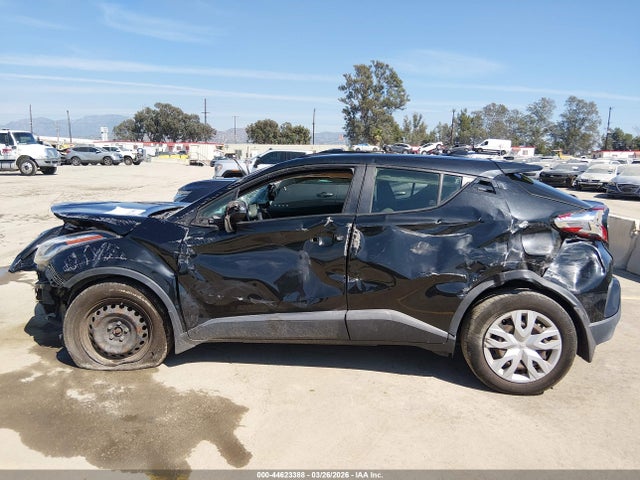 JTNKHMBX4L1090217 Toyota C-HR LE
