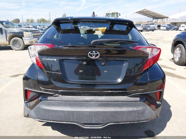 JTNKHMBX4L1090217 Toyota C-HR LE